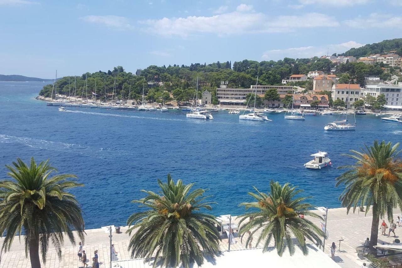Apartments - 3 A Beautiful Apartment With A Sea View Hvar Town Buitenkant foto